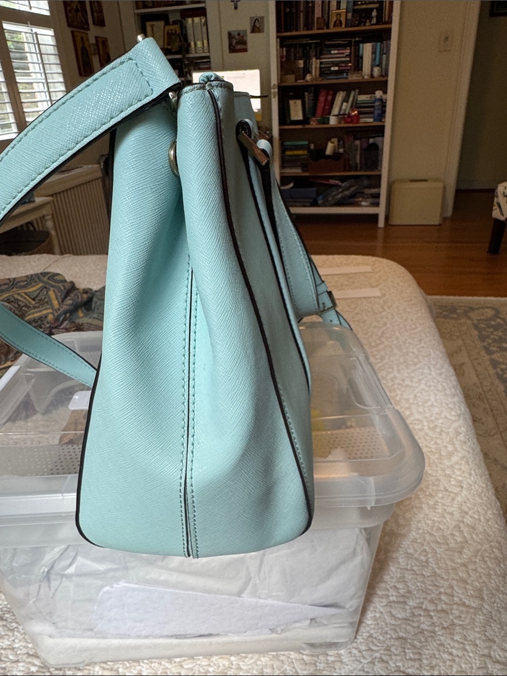 Like New! Kate Spade Crystal Blue saffiano leather satchel with detachable strap - Picture 3 of 13